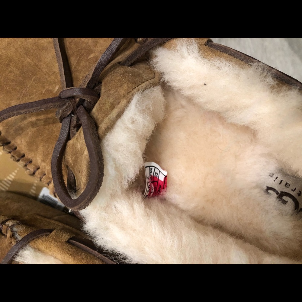 New UGG Dakota water resistant slipper - Picture 6 of 11